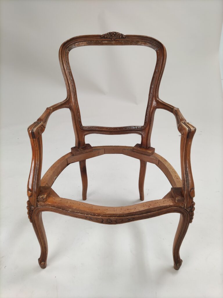 Conversion of a rococo chair - CraftHub European Project