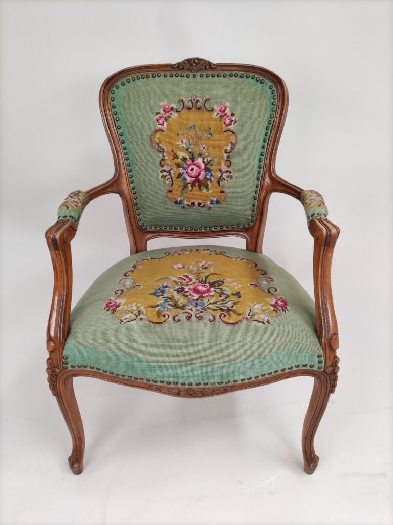 Conversion of a rococo chair - CraftHub European Project